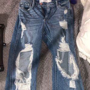 Hollister curvy high rise mom jeans - worn once- good condition - NEED TO SELL